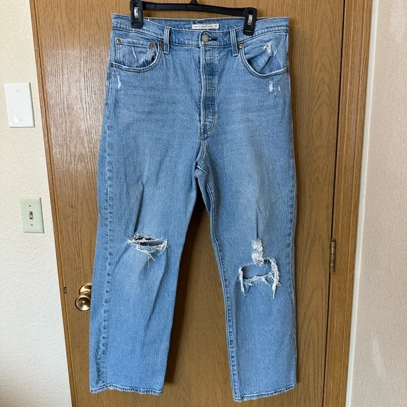 Women’s Levi’s Ribcage Ankle Straight Jean - Picture 2 of 4